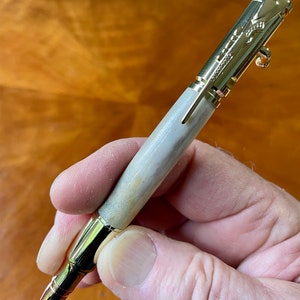 Handgefertigter Bolt Action Bullet Pen - Elchgeweih 30 Cal Geschenk für Naturburschen - Jäger oder Sportschütze Traumgeschenk