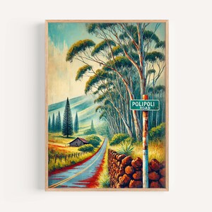 Può includere: Un dipinto che rappresenta una strada tortuosa attraverso una foresta lussureggiante e verde con un cartello in legno che recita "Polipoli Road". Una piccola capanna di legno è visibile in lontananza.