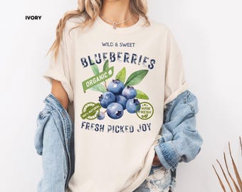 Blueberries Shirt Vintage Style, Organic Farm Fruit Tee, Blueberry Graphic T-Shirt, Cottagecore Shirt Gift, Vintage-style blueberry shirt