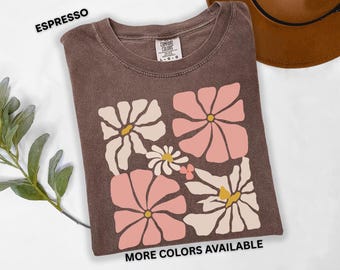 Camisa floral retro, colores cómodos, camiseta de flores silvestres, camiseta vintage de verano, camiseta estética de margaritas, regalo botánico bohemio, camisa de flores planas