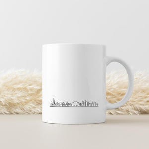 Customizable Chicago Skyline Coffee Mug: Minimalist Cityscape Design
