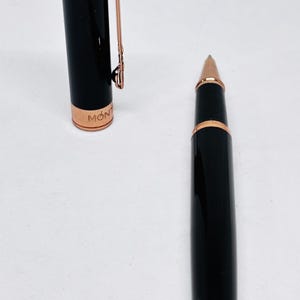 Penna a sfera di lusso Montblanc con elegante confezione regalo e spedizione gratuita in tutto il mondo