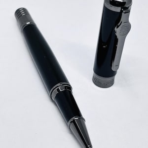 Bolígrafo de lujo Montblanc con elegante estuche de regalo y envío gratuito a todo el mundo.
