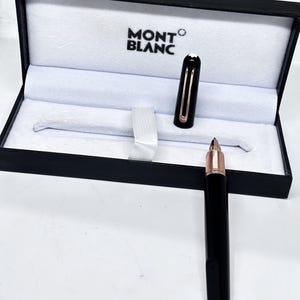 Penna a sfera di lusso Montblanc con elegante confezione regalo e spedizione gratuita in tutto il mondo