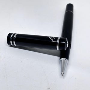 Bolígrafo de lujo Montblanc con elegante estuche de regalo y envío gratuito a todo el mundo.
