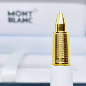 Penna a sfera di lusso Montblanc con elegante confezione regalo e spedizione gratuita in tutto il mondo