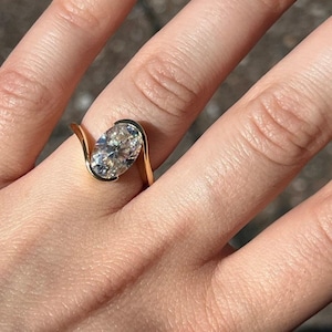 2 Carat Oval Lab Grown Diamond E VS1 Curved Solitaire Ring / 2ct Oval Unique Engagement Ring / 14k Gold Nesting Diamond Proposal Ring