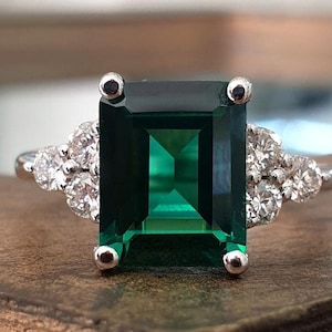 3Ct Lab Solitaire Green Emerald Gemstone Engagement Ring 14K Solid Gold Side White Moissanite Diamond Wedding Ring Anniversary gift for Mom.