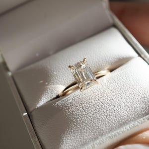 3CT Emerald Cut Moissanite Engagement Ring 14k Gold Emerald Cut Solitaire Ring Wedding Ring Emerald Diamond Ring For Woman