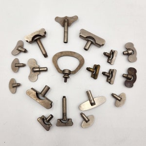 Vintage 1900&#39;s Lot of 19 Keys |  Clock Winding Keys | Metal Wind Up Keys