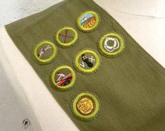 Écharpe de scoutisme vintage des années 60 avec 7 insignes ou écussons du mérite | Boy Scout à collectionner