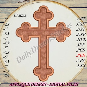 Op de afbeelding: Een bruin kruis-applique borduurontwerp in 13 maten. Het ontwerp wordt weergegeven op een witte hoepel met een houten achtergrond. Het ontwerp is beschikbaar in de volgende bestandsformaten: ART, CSD, DST, EXP, HUS, JEF, PCS, PES, VP3, XXX.