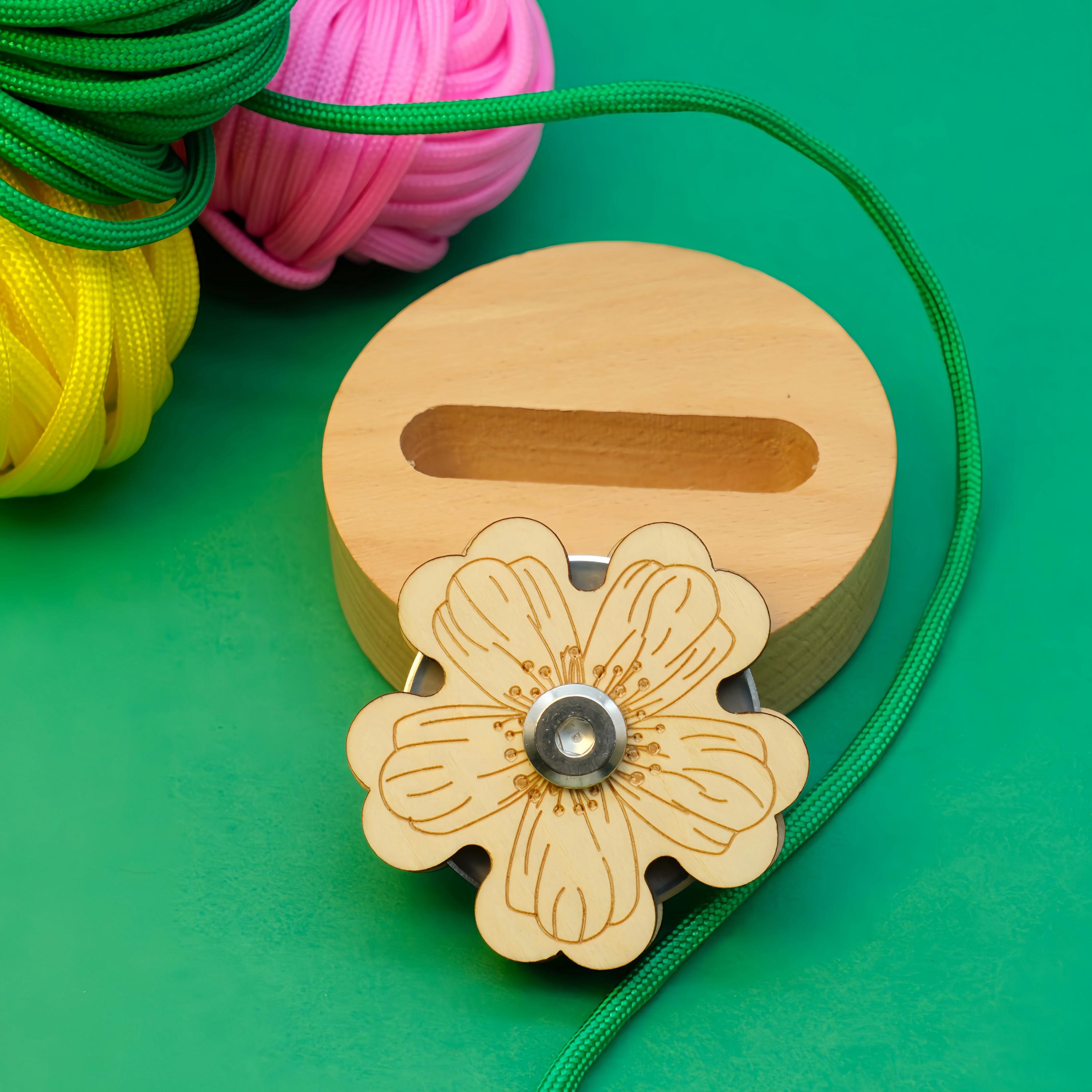 Handmade Wooden Thread Cutter, Flower Shape Sewing Tool, Personalized ...