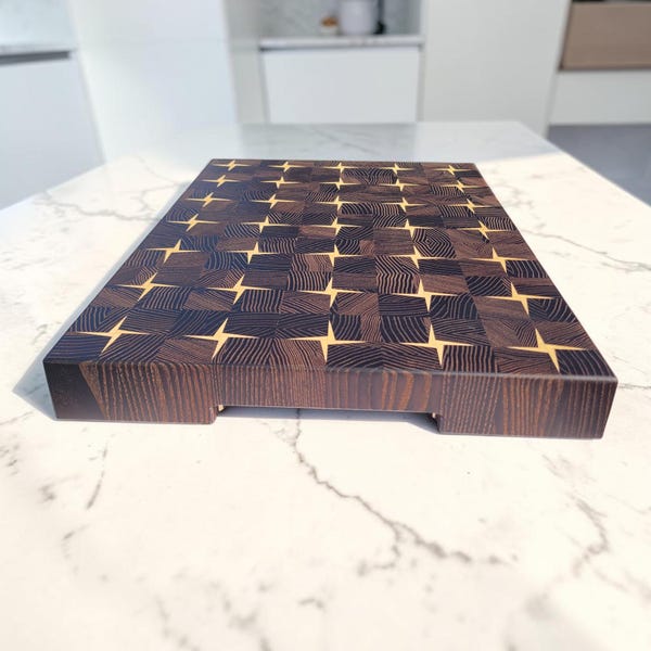 Tagliere in frassino termotrattato con venatura di testa, 40×30 cm (15,7×11,8 pollici) – Ceppo da macellaio in legno con intarsio in acero, regalo di alta qualità per la cucina