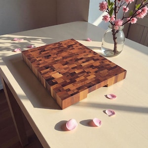 Tabla de cortar de nogal con veta final / Tabla de cortar de madera hecha a mano / Regalo navideño para cocina / Tabla rústica de nogal