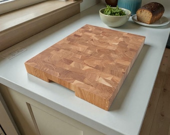 Tabla de cortar grande de roble con borde. 40 × 30 × 4 cm / 15,7 × 11,8 × 1,6 pulgadas. Ideal para chefs. Hecha a mano. Producto ecológico.