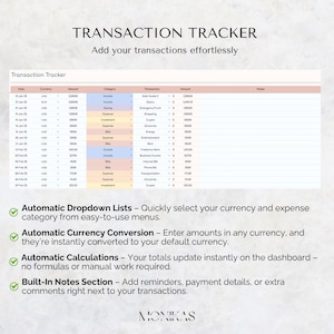 以下が含まれることがあります： 「TRANSACTION TRACKER」というタイトルと「Add your transactions effortlessly」というテキストが表示された、デジタル取引トラッカーのスプレッドシート。自動ドロップダウンリスト、通貨換算、計算、メモセクションなどの機能が含まれています。サンプルデータが表示されています。
