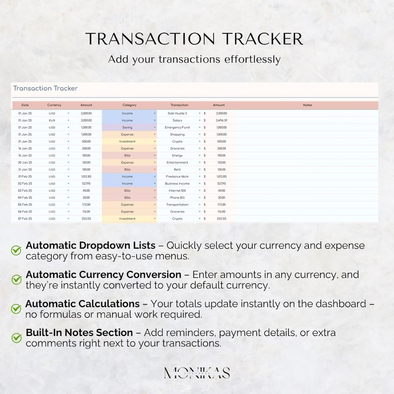 以下が含まれることがあります： 「TRANSACTION TRACKER」というタイトルと「Add your transactions effortlessly」というテキストが表示された、デジタル取引トラッカーのスプレッドシート。自動ドロップダウンリスト、通貨換算、計算、メモセクションなどの機能が含まれています。サンプルデータが表示されています。