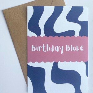 Cara de aniversário contemporâneo, cartão de feliz aniversário A5 com envelope Kraft (marrom)
