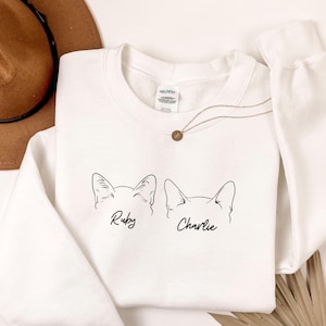 Custom Cat Sweatshirt, Personalized Cat Ears Sweatshirt with Name Custom Cat Mom Sweatshirt, Cat Dad Gift for Pet, Gift for Her Pet Lovers