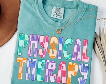 T-shirt Physical Therapy Comfort Colors® pour assistant(e) de kinésithérapeute, coloré et mignon, cadeau idéal pour les nouveaux kinésithérapeutes.