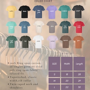Może przedstawiać: Tabela kolor&oacute;w koszulek unisex Comfort Colors w r&oacute;żnych odcieniach, w tym maślanym, czarnym, niebieskim jeansowym i fioletowym. Tabela przedstawia opcje kolor&oacute;w i wymiary rozmiar&oacute;w, o szerokościach od 45.7 do 66 cm i długościach od 71.1 do 81.3 cm.
