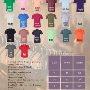 K&ouml;nnte beinhalten: Eine Tabelle mit den Farben und Gr&ouml;&szlig;en von Unisex-T-Shirts. Die Tabelle enth&auml;lt 20 verschiedene Farben, darunter Irisch Gr&uuml;n, Pink, Heather Peach, Heather Maroon, Hellblau, Lila, Wei&szlig;, Heather True Royal, Heather Raspberry, Heather Olive, Athletic Heather, Sand, Schwarz, Heather Mauve, Heather Midnight Navy, Mint, Heather Deep Teal, Orange, Dark Gray Heather und Rot. Die Tabelle enth&auml;lt auch eine Gr&ouml;&szlig;entabelle mit den Gr&ouml;&szlig;en S, M, L, XL und XXL sowie die entsprechenden Breiten- und L&auml;ngenma&szlig;e in Zoll.