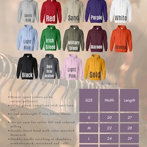 K&ouml;nnte beinhalten: Eine Tabelle, die verschiedene Farben und Gr&ouml;&szlig;en von Hoodies zeigt. Die Tabelle enth&auml;lt die folgenden Farben: Sportgrau, Rot, Sand, Lila, Wei&szlig;, Hellblau, Irischgr&uuml;n, Milit&auml;rgr&uuml;n, Weinrot, Orange, Schwarz, Dunkelgrau meliert, Hellrosa und Gold. Die Tabelle enth&auml;lt auch die folgenden Gr&ouml;&szlig;en: S, M, L, XL und XXL. Die Tabelle enth&auml;lt auch die folgenden Ma&szlig;e: Breite und L&auml;nge. Die Tabelle enth&auml;lt auch die folgenden Informationen: Heizsportfarben: 40/60 Baumwolle/Polyester, Sicherheitsgr&uuml;n: entspricht ANSI/ISEA 107, 2-End-Mittelgewicht-Fleece-Gewebe, klassischer Sitz, Air-Jet-Garn f&uuml;r ein weicheres Gef&uuml;hl und weniger Pilling, Doppellagige Kapuze mit farblich abgestimmtem Kordelzug, Doppeln&auml;hte an Schultern, Arml&ouml;chern, Hals, Bund und &Auml;rmelb&uuml;ndchen, Vordertasche, 1x1 Ripp mit Elasthan f&uuml;r verbesserte Dehnung und Erholung, Abziehbares Etikett.