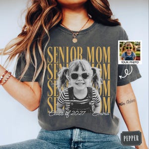Personalized Vintage Photo Senior Mom 2027 Comfort Colors Shirt, Class of 2027 Family Tee, Proud Mom 2027 Graduate