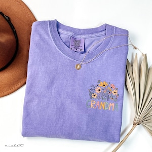 Comfort Colors® Custom Grandma Pocket Shirt, Personalized Grandma Tee, Floral Mom Outfit, Cute Grandma Tee, Birthday Gifts, Mothers Day Gift