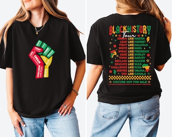 Peut inclure: T-shirt noir avec un graphique de poing levé sur le devant et une liste de citations inspirantes au dos. Les citations portent sur l'histoire et la culture noires. Le texte au dos indique "Black History Tour" et comprend des noms comme Martin Luther King Jr., Harriet Tubman et Malcolm X. Le texte en bas indique "Culture Not For Sale."