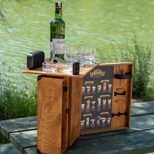 Barra de whisky de madera, minibar personalizable, juego premium, kit de alcohol grabado, almacenamiento de licores, tallado de madera personalizado, día de San Valentín para él