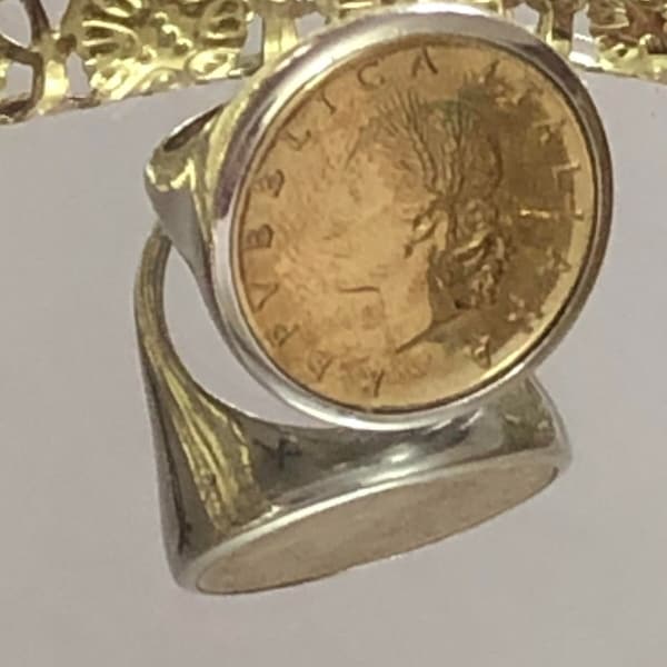 Stunning two-tone ring made of Genuine Italian 1979 Coin, Signed LIRM Sterling Ring, Republica Italiana 20 Lira 1979 Coin Ring,