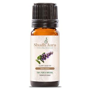 Può includere: Una bottiglia di vetro marrone di olio di salvia sclarea con tappo nero. L'etichetta presenta il testo "Shudh Aura - Ethically Sourced" e "100% Pure & Natural". C'è anche un'illustrazione di un fiore viola. Per uso terapeutico.