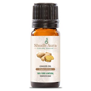 Puede incluir: Una botella de vidrio marrón con una tapa negra, etiquetada "Shudh Aura Aceite de jengibre Zingiber officinale 100% puro y natural de grado terapéutico". La etiqueta también presenta un diseño de hoja verde y una imagen de raíz de jengibre.