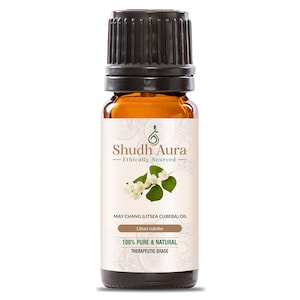 Op de afbeelding: Een bruine glazen fles met een zwarte dop, met het label "Shudh Aura - Ethically Sourced" en "May Chang (Litsea Cubeba) Oil". De fles bevat Litsea Cubeba etherische olie, die 100% puur en natuurlijk is, en van therapeutische kwaliteit.