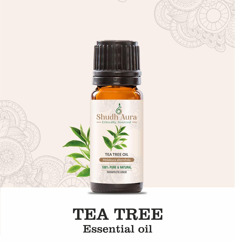 Puede incluir: Una botella de vidrio marr&oacute;n de aceite esencial de &aacute;rbol de t&eacute; con una tapa negra. La etiqueta es blanca con texto verde y un dise&ntilde;o de hoja verde. El texto en la etiqueta dice "Shudh Aura Ethically Sourced Tea Tree Oil Melaleuca alternifolia 100% Pure & Natural Therapeutic Grade".