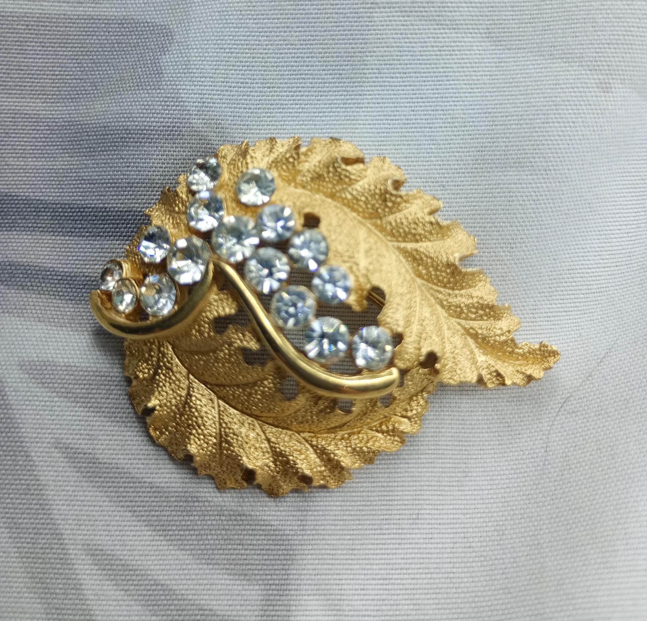 Broche Vintage Trifari Lapin Dans Un Chapeau Métal Doré - Occasion Bijou Ancien
