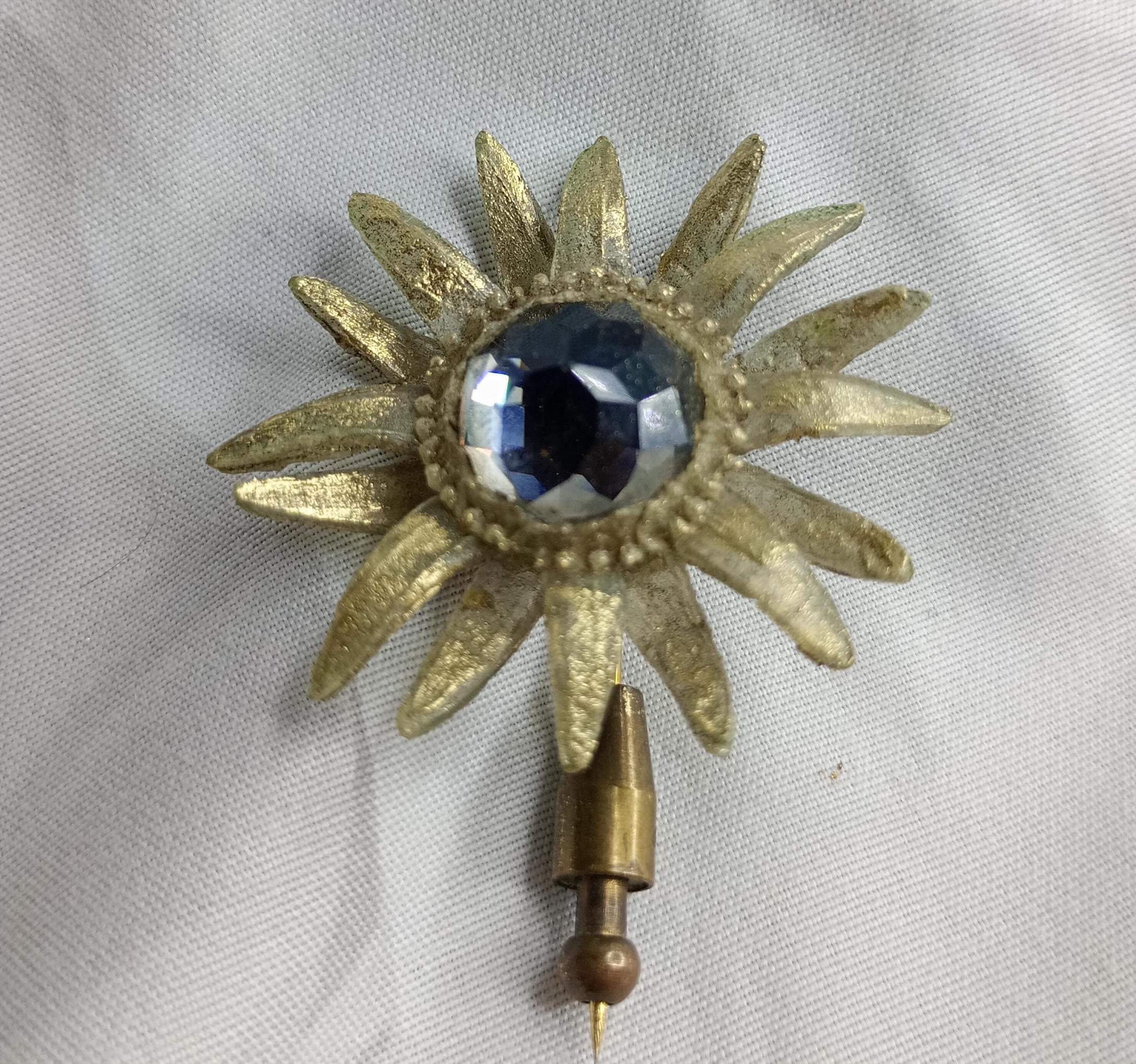 ANCIENNE EPINGLE A chapeau cravate fer fleur porte bonheur XIX eme EUR