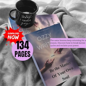 Puede incluir: Una taza negra esmaltada con el texto "today I choose joy" se encuentra sobre dos libros titulados "Ozzy Writ" y "Be the Master of Your Own Soul". Los libros están sobre una manta gris. Un gráfico de estrella roja dice "Descargar ahora".
