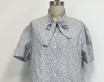 Vintage Tie Neck Blouse | 1970s Floral  Short Sleeve Button Down  Shirt | Size Large