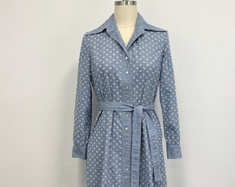 Vintage Belted Shirtdress | 70s  Chambray Eyelet with Long Sleeves and Oversized Collar | Size 16