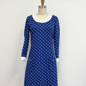Vintage Mod Dress | 1960s Floral Sheath with Pockets and Button Trim  | Size Small