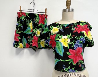 Vintage Shorts and Open Back Top Set | 1980s 2 Piece Set | Tropical Floral Prints | Size XXS