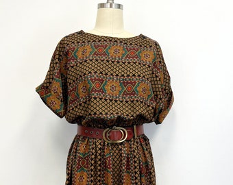 Vintage 80s Dress | Short Sleeve | Dark Moroccan Print | Shoulder Buttons | Plus Size