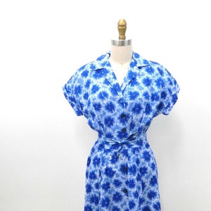 Vintage 1950s Floral Cotton Day Dress: Blue & White, Size Small