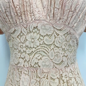 Vintage 1940s Lace Dress Peachy Pink V Neck Dress with Fitted Waist Short Sleeves Size Small image 4