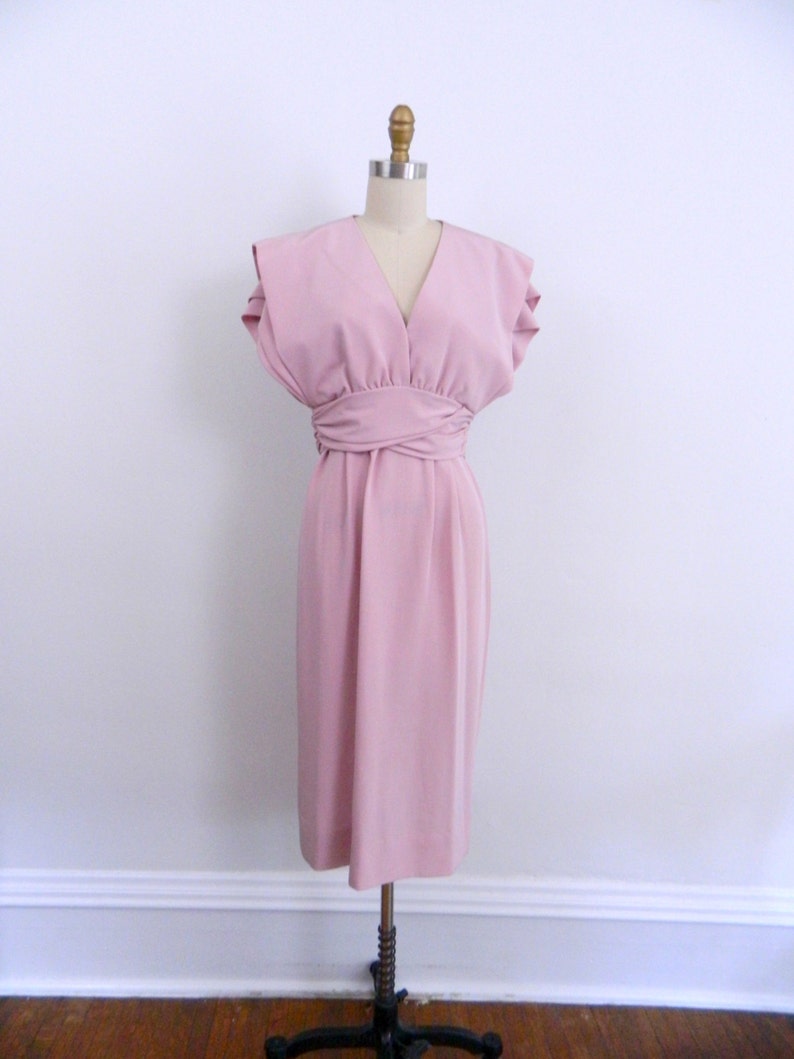 Cummerbund Waist Blush Pink 1970s Dress Deep V Neck Vintage 70s Structured Dress Size Small to Medium