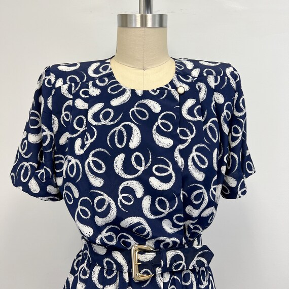 Vintage Belted Dress | 90s Navy Blue and White Li… - image 3