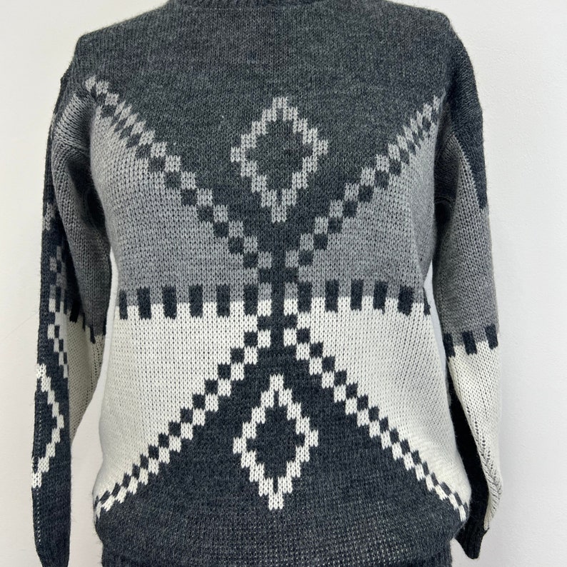 Vintage Southwest Sweater 1980s Gray Aztec Tribal Crewneck Pullover Sweater Womens Size Large image 2